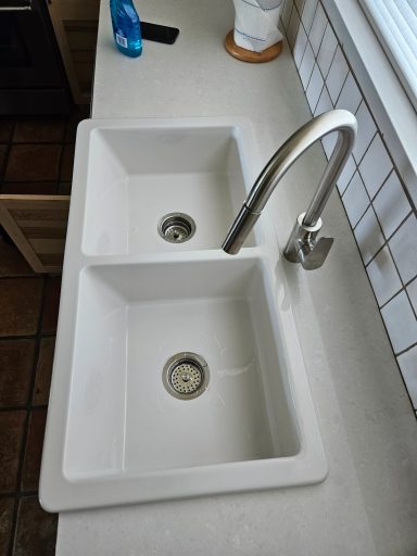 Kitchen sink and faucet White double kitchen sink with a curved faucet